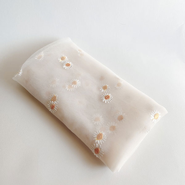 روسری توری بابونه سفید