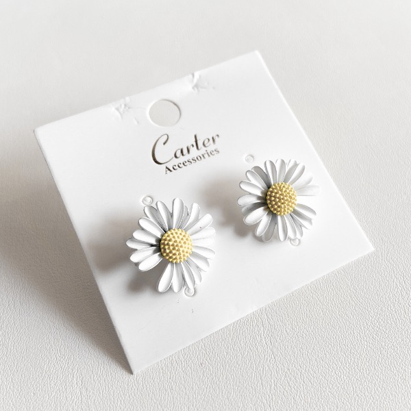 گوشواره بابونه سفید