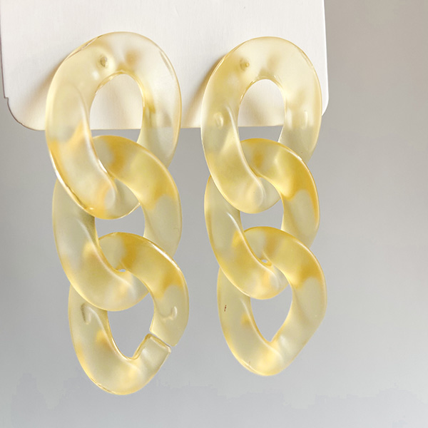 گوشواره زنجیری زرد شفاف