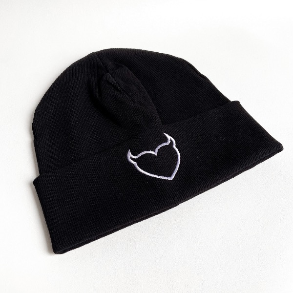 کلاه بینی گلدوزی طرح قلب مشکی