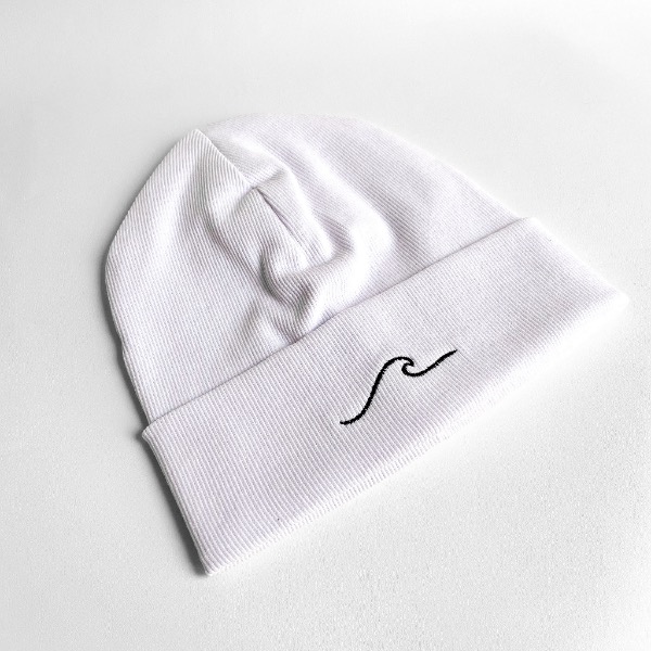 کلاه بینی گلدوزی طرح موج سفید