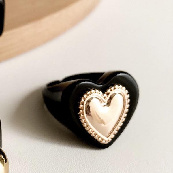 انگشتر مشکی طلایی مدل قلب
