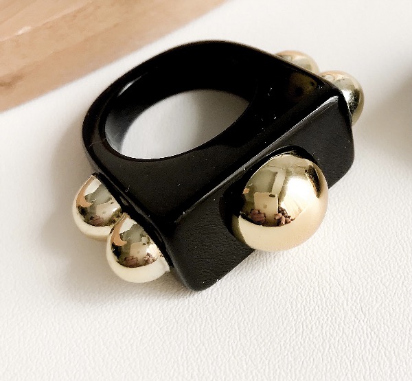 انگشتر ۴ کره مشکی