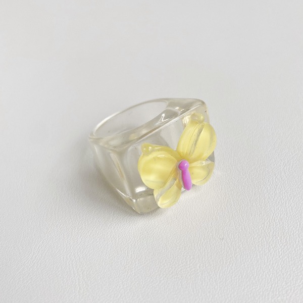 انگشتر پروانه‌ای زرد پاستلی