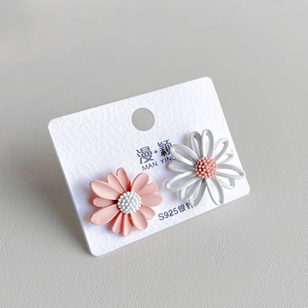 گوشواره بابونه صورتی پاستلی