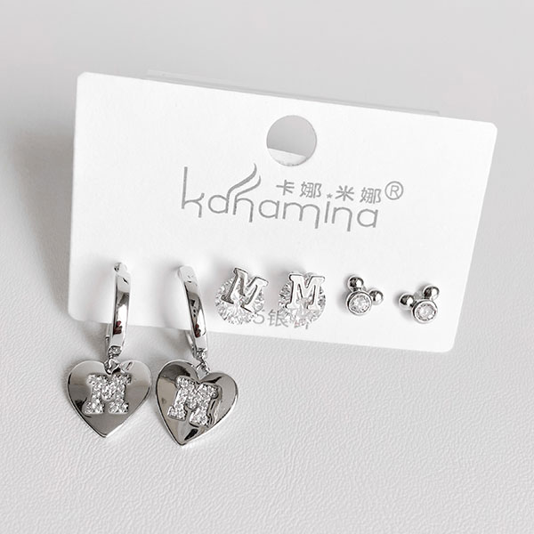 پک گوشواره حرف M