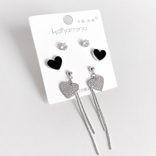 پک گوشواره قلب سیاه